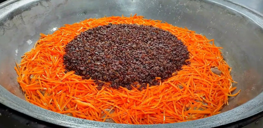 Afghan qabuli palau with saffron, lamb, carrots and raisins served on a platter