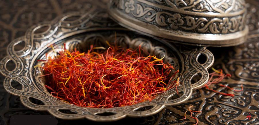 Saffrona PAYWAND joined red saffron stigmas with a small golden base