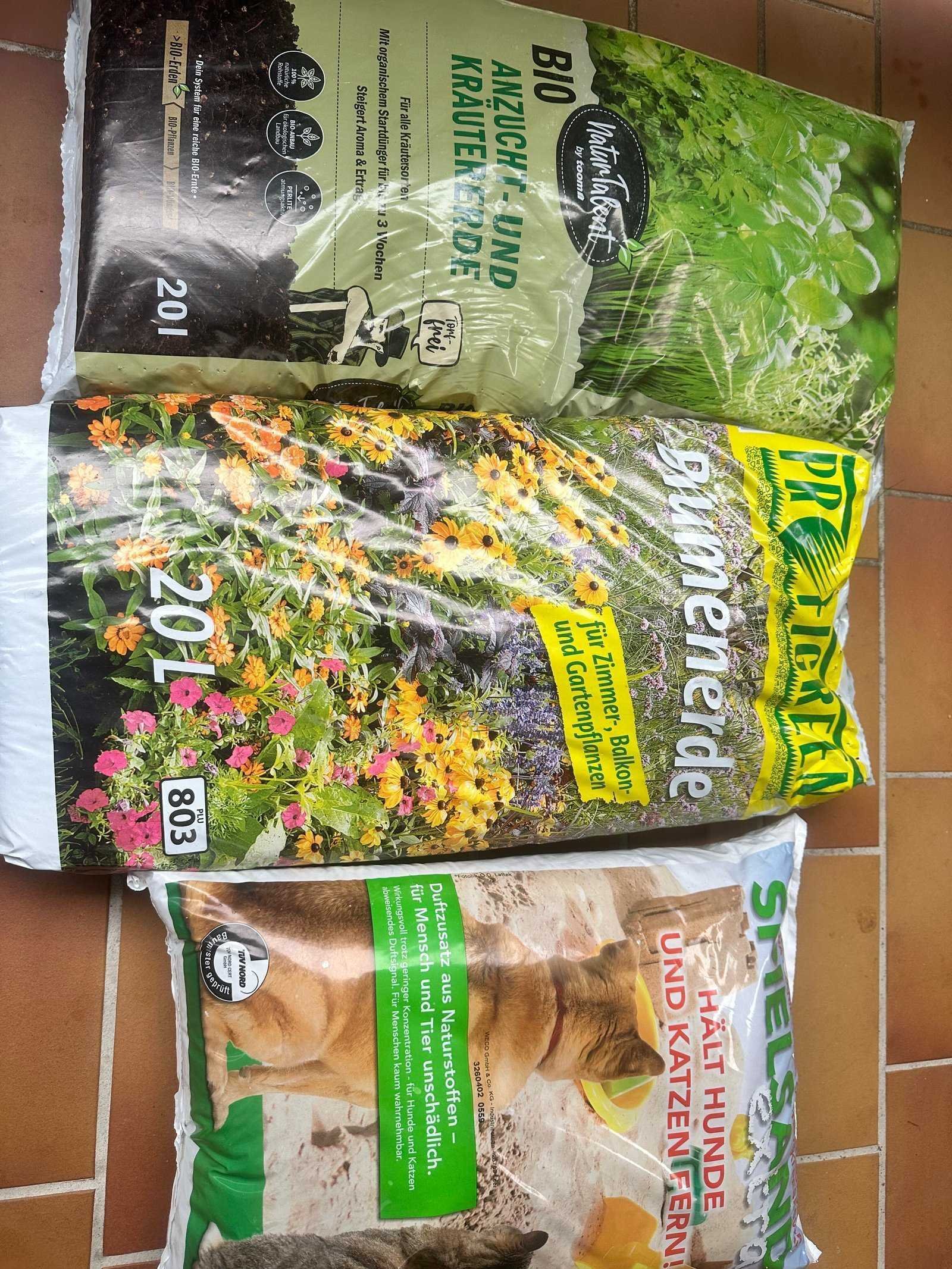 Substrates used in mixtures A–C in the Saffrona trial in Schleswig-Holstein