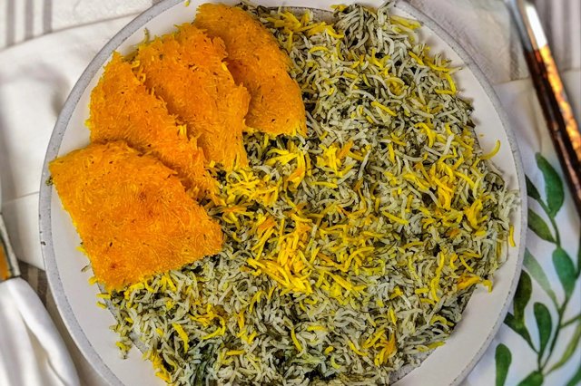 Sabzi Polo mit Safran – persischer Kräuterreis mit goldgelber Safrannote